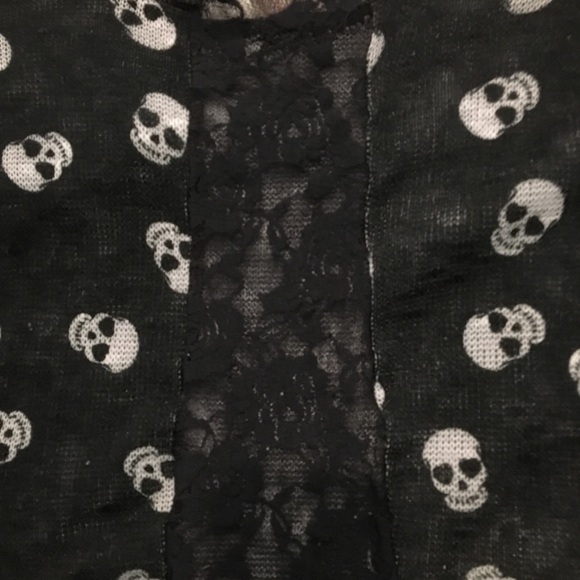 No boundaries top juniors M black, skulls, lace - Picture 4 of 4